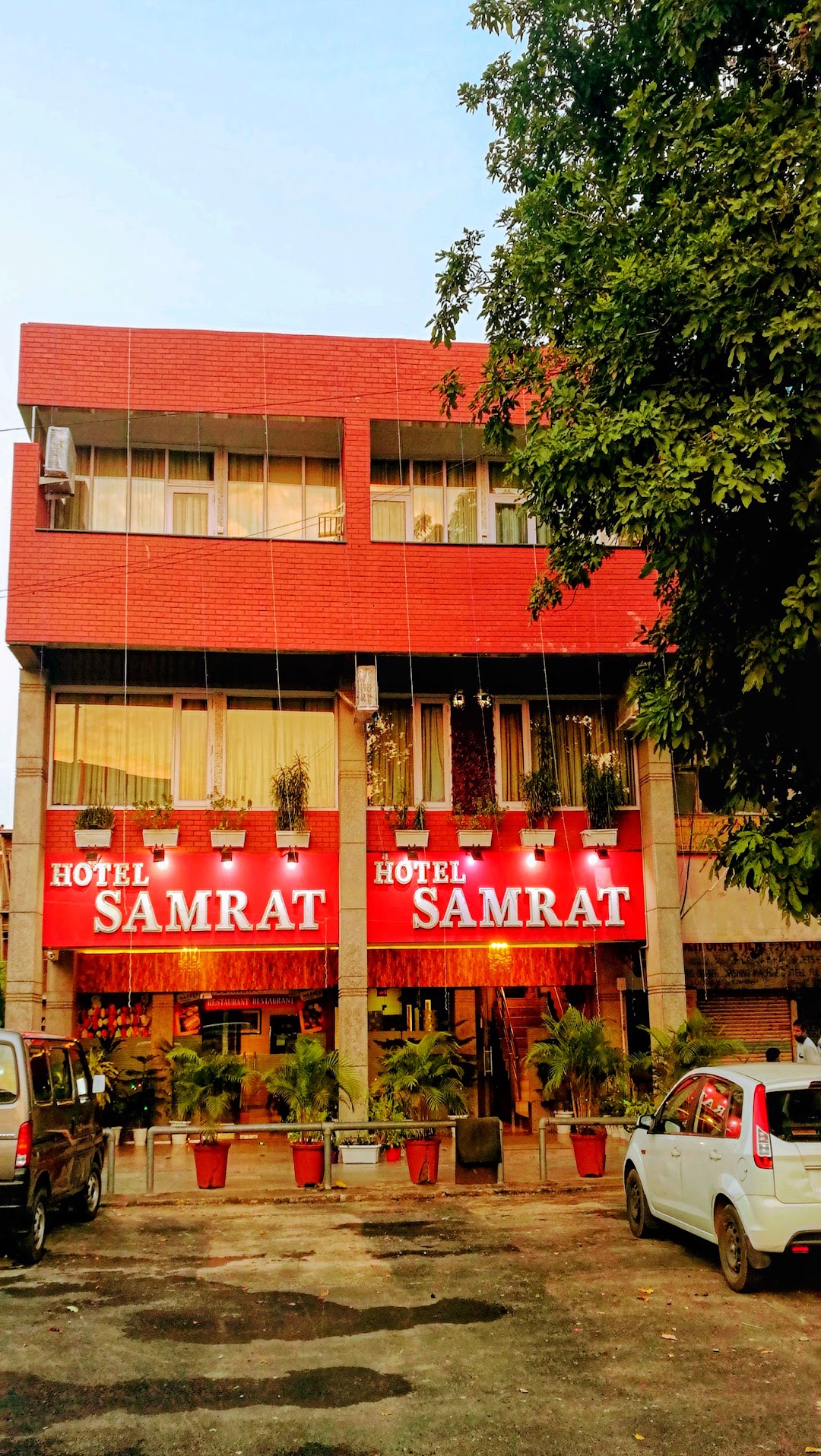 Hotel Samrat