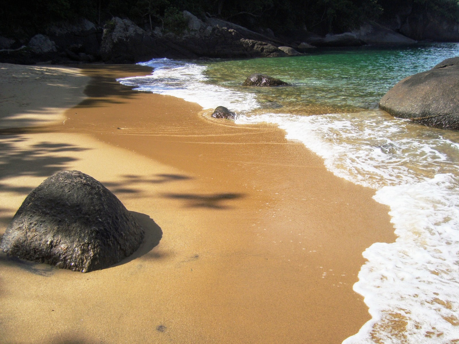 Praia Guanxuma的照片 带有小海湾
