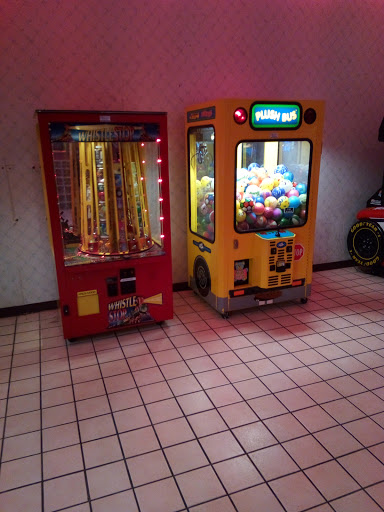 Movie Theater «Danbarry Dollar Saver», reviews and photos, 8300 Lyons Ridge Dr, Dayton, OH 45458, USA