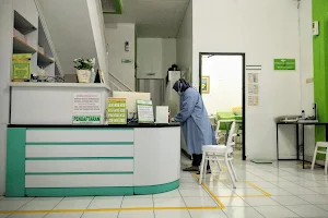 Klinik Sunat Yasfina image