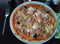 Plats et boissons du Pizzeria Pizza De La Traverse à Vourles - n°2