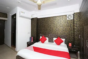 OYO 18782 Hotel Mannat image