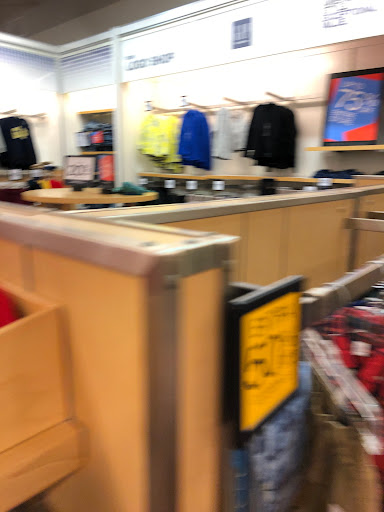 Clothing Store «Gap Outlet», reviews and photos, 100 Premium Outlets Blvd #100, Hagerstown, MD 21740, USA