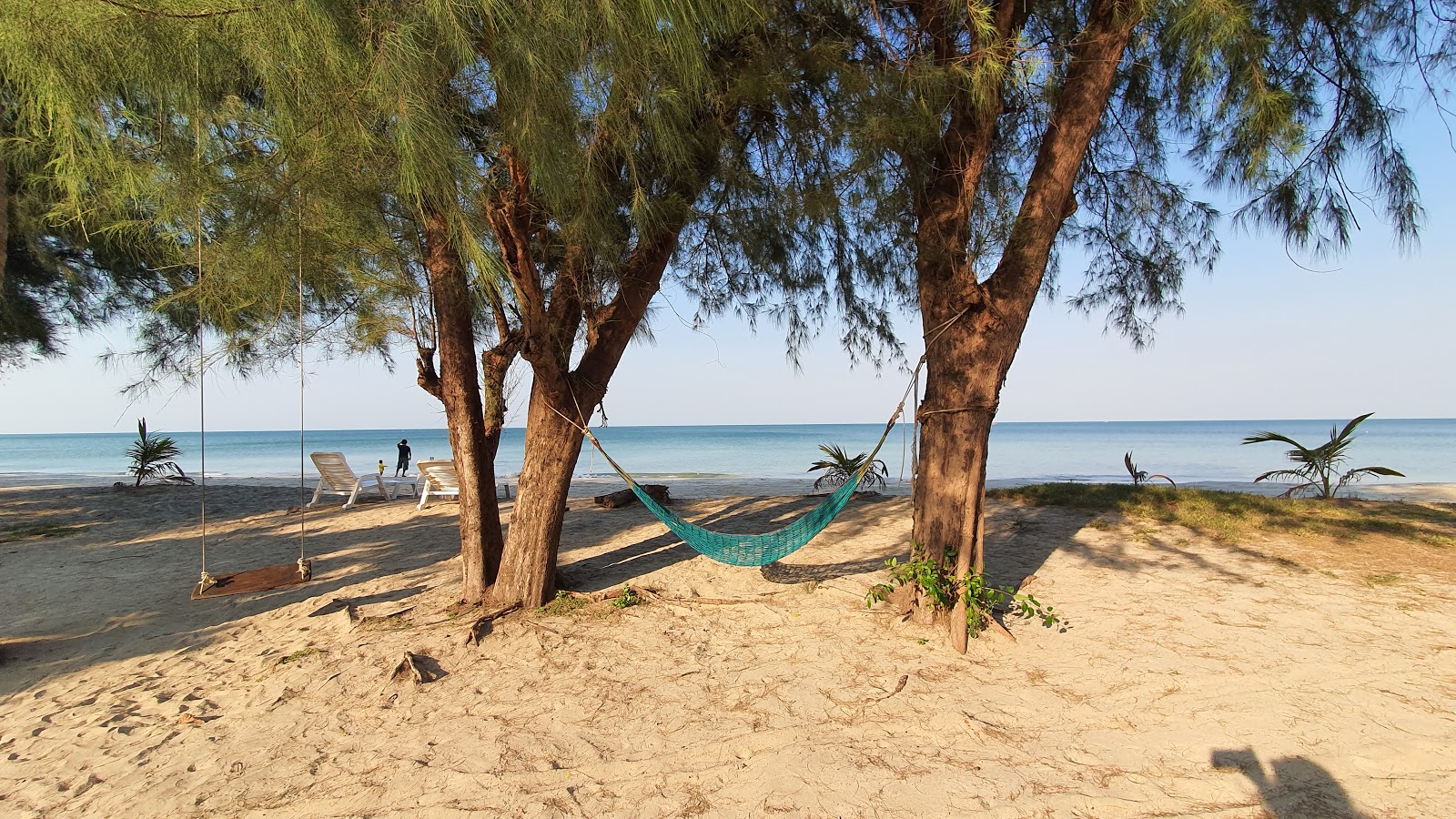 Foto di Hat Chao Lao Beach con parzialmente pulito livello di pulizia