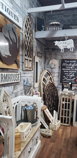 Flea Market «Fort Walton Beach Flea Market», reviews and photos, 125 Eglin Pkwy SE, Fort Walton Beach, FL 32548, USA