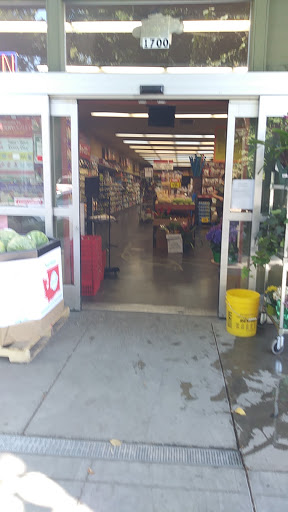 Grocery Store «Grocery Outlet Bargain Market», reviews and photos, 1700 Capitol Ave, Sacramento, CA 95811, USA