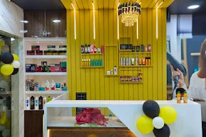 Alpha hair Beauty's Unisex saloon image