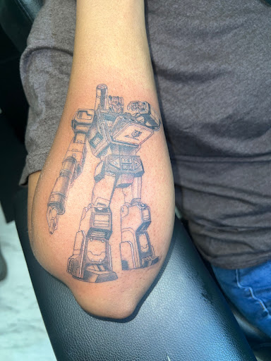 Explore hummingbird tattoo ideas, creative tattoo ideas in Warner Robins, available at Pen & Portrait Tattoos