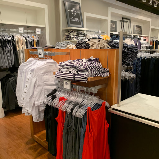 Clothing Store «Banana Republic», reviews and photos, 820 W Stacy Rd, Allen, TX 75013, USA
