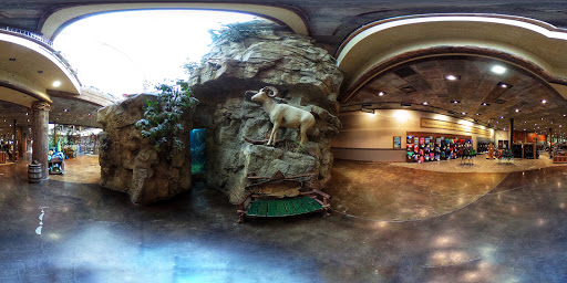 Sporting Goods Store «Bass Pro Shops», reviews and photos, 951 E Lewis and Clark Pkwy, Clarksville, IN 47129, USA