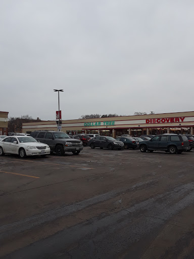 Shopping Mall «Howard and Western Shopping Center», reviews and photos, 7510 N Western Ave, Chicago, IL 60645, USA