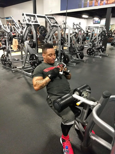 Gym «EOS Fitness Las Vegas Sahara Gym», reviews and photos, 8125 W Sahara Ave #100, Las Vegas, NV 89117, USA