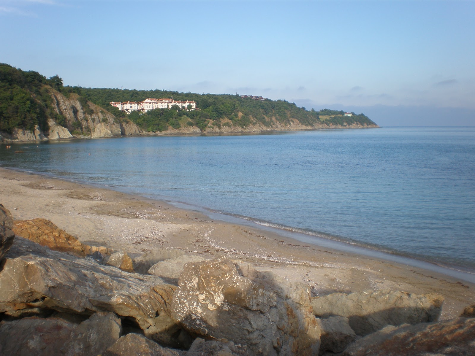 Fotografija Lovers beach z prostorni večplastni zalivi