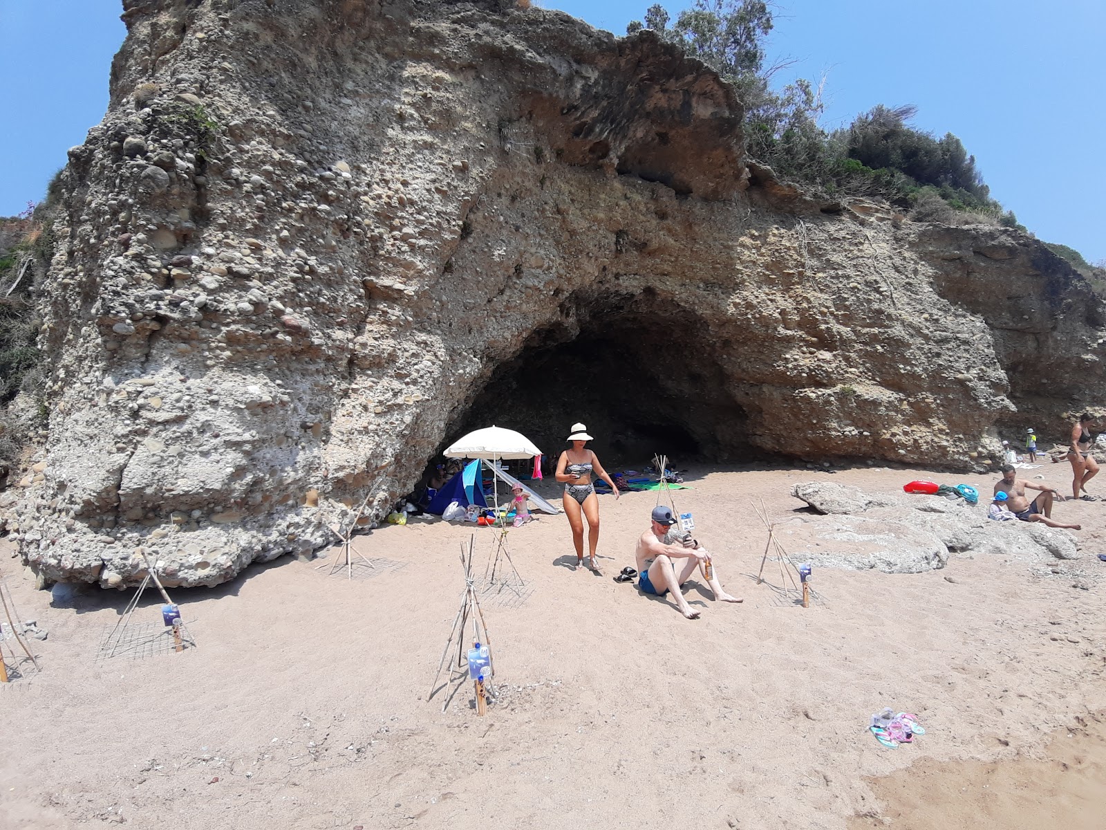 Foto de Paralia Ammoudi com pequenas baías