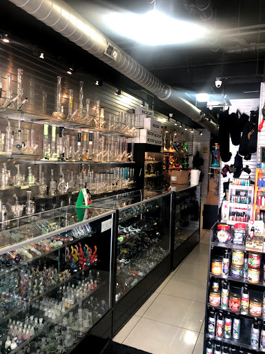 Tobacco Shop «Smoke Shop», reviews and photos, 1920 W North Ave, Chicago, IL 60622, USA
