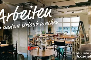 Junge Die Bäckerei. Stralsund Neuer Markt image