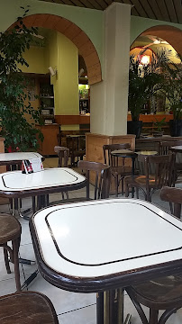 Atmosphère du Café et restaurant de grillades Central Bar à Voiron - n°5
