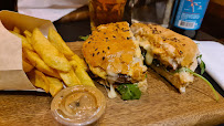 Plats et boissons du Restaurant de hamburgers L'Artisan du Burger - Gaite à Paris - n°4