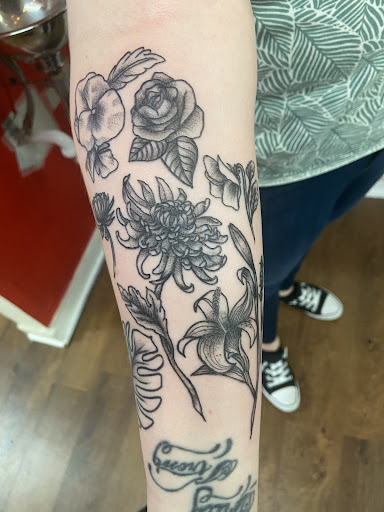 Tattoo Shop «La Vida Ink», reviews and photos, 4602 N Franklin Rd, Indianapolis, IN 46226, USA