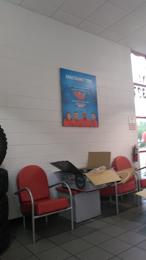 Tire Shop «Discount Tire Store - Ocala, FL», reviews and photos, 2701 SW College Rd #800, Ocala, FL 34474, USA