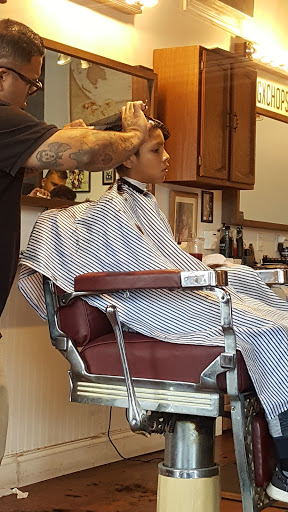 Barber Shop «Lincoln Square Barbershop», reviews and photos, 2415 W Lawrence Ave, Chicago, IL 60625, USA