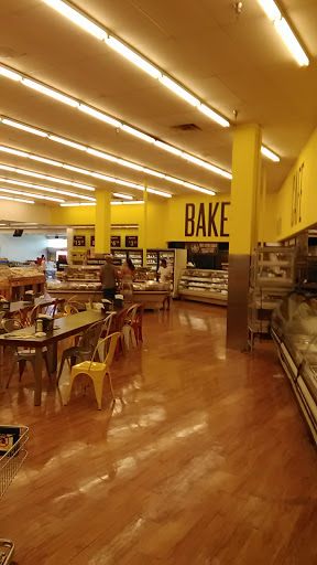 Grocery Store «Fresco y Más», reviews and photos, 3701 NW 7th St, Miami, FL 33126, USA