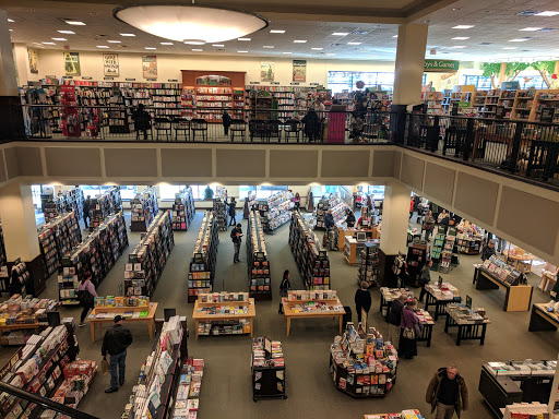 Book Store «Barnes & Noble Booksellers Crocker Park», reviews and photos, 198 Crocker Park Blvd, Westlake, OH 44145, USA