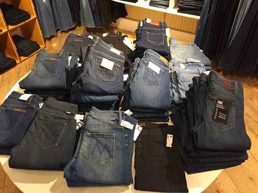 Clothing Store «E Street Denim Co Inc», reviews and photos, 1876 1st St, Highland Park, IL 60035, USA