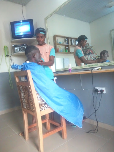 Desmonvi Barbing Saloon, Alode Rd, Abuloma, Port Harcourt, Nigeria, Barber Shop, state Rivers