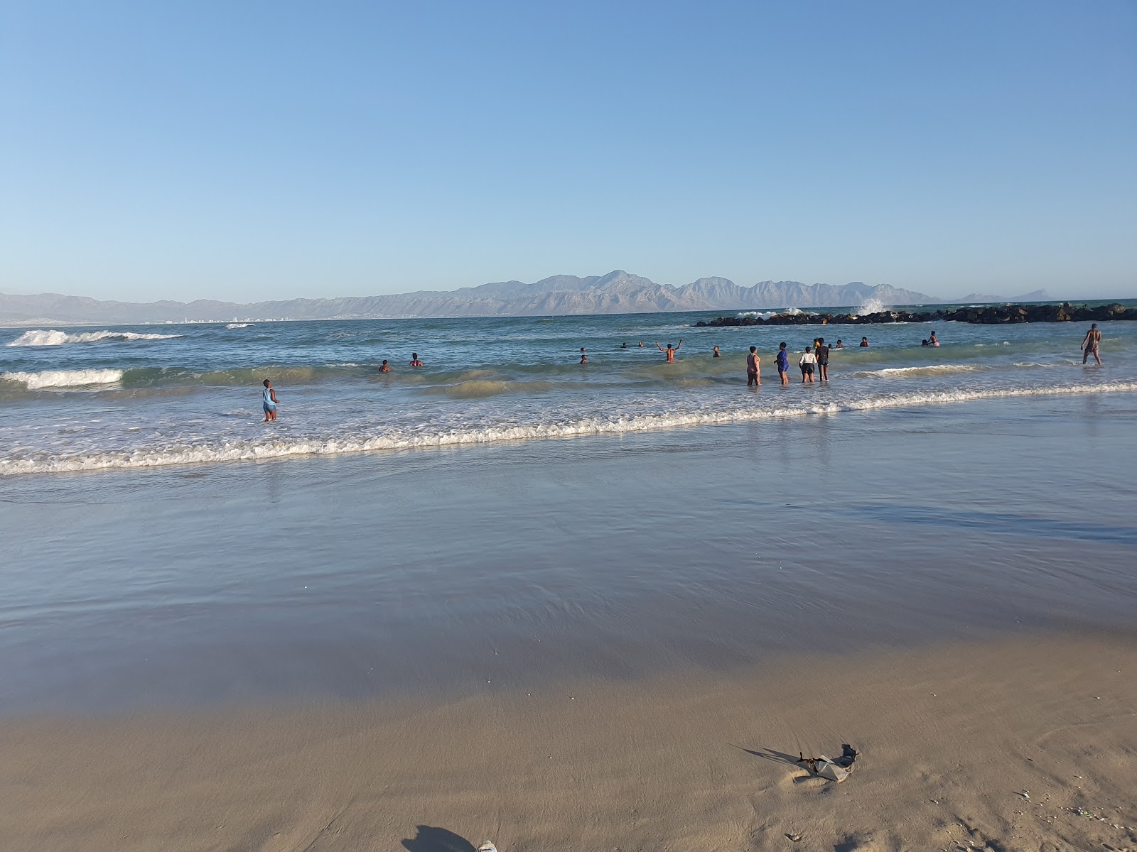 Φωτογραφία του Monwabisi beach με επίπεδο καθαριότητας πολύ καθαρό