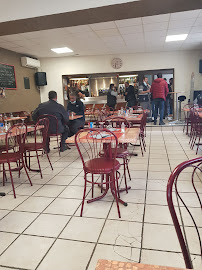 Atmosphère du Restaurant Le Médéen à Châteauneuf-les-Martigues - n°1