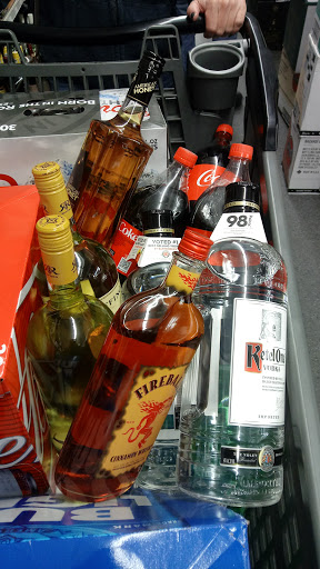 Liquor Store «Bayway World of Liquors», reviews and photos, 639 Bayway, Elizabeth, NJ 07202, USA