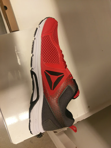 Shoe Store «Reebok Outlet», reviews and photos, 651 Kapkowski Rd #1048, Elizabeth, NJ 07201, USA