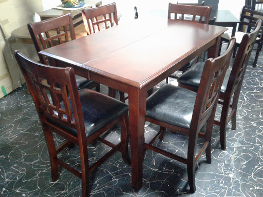 Flea Market «Springfield Flea Market & Gifts», reviews and photos, 1325 E Trafficway St, Springfield, MO 65802, USA