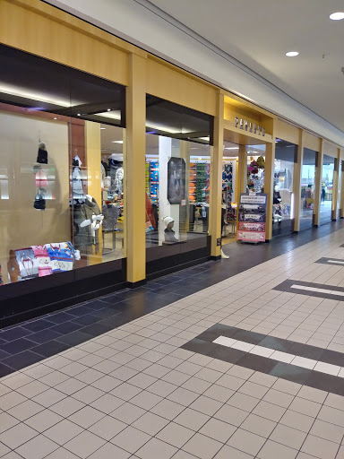 Shopping Mall «Spring Hill Mall», reviews and photos, 1072 Spring Hill Ring Rd, Dundee Township, IL 60118, USA