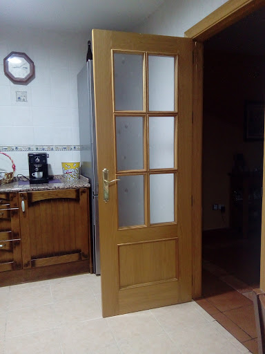 Tapiceria Restauración y Fabricación del Mueble S.L. en Parque de Las Castillas, Guadalajara