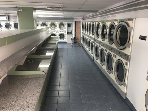 Laundromat «Fluff and Fold Lavanderia», reviews and photos, 5042 Warner Ave, Huntington Beach, CA 92649, USA