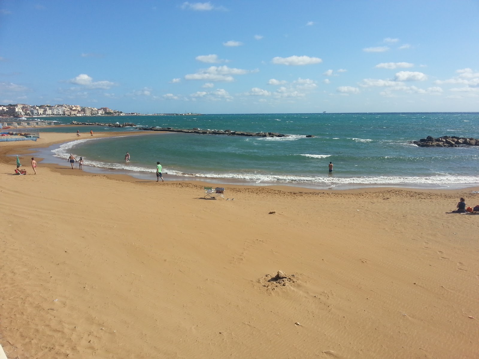 Crotone beach II'in fotoğrafı kahverengi kum yüzey ile