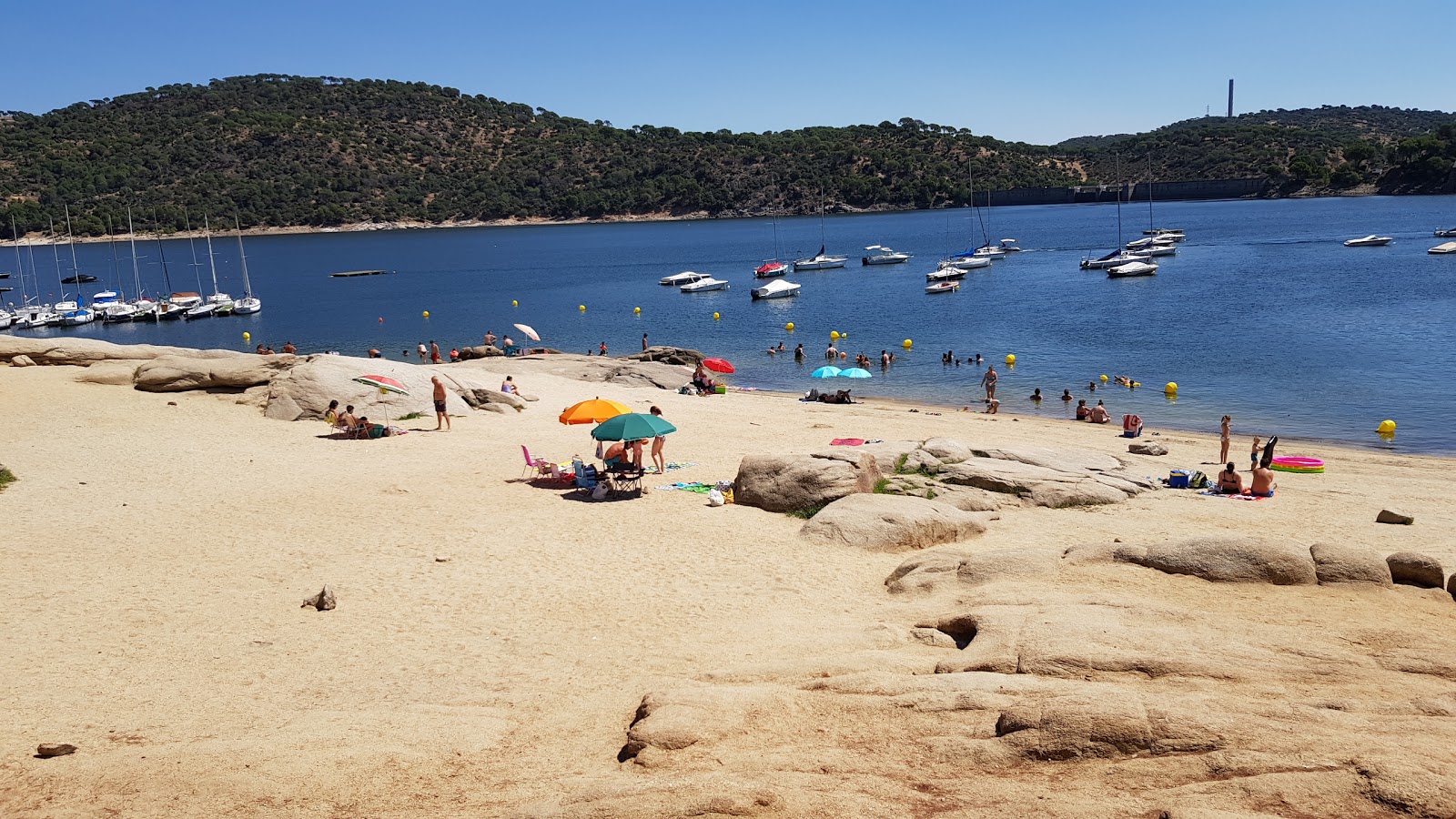 Photo of Zona de bano del embalse with turquoise pure water surface