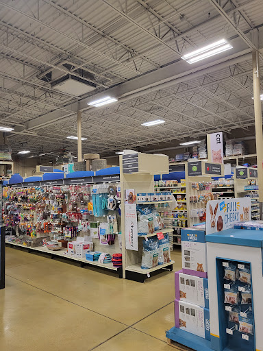 Pet Supply Store «PetSmart», reviews and photos, 218 Kentlands Blvd, Gaithersburg, MD 20878, USA