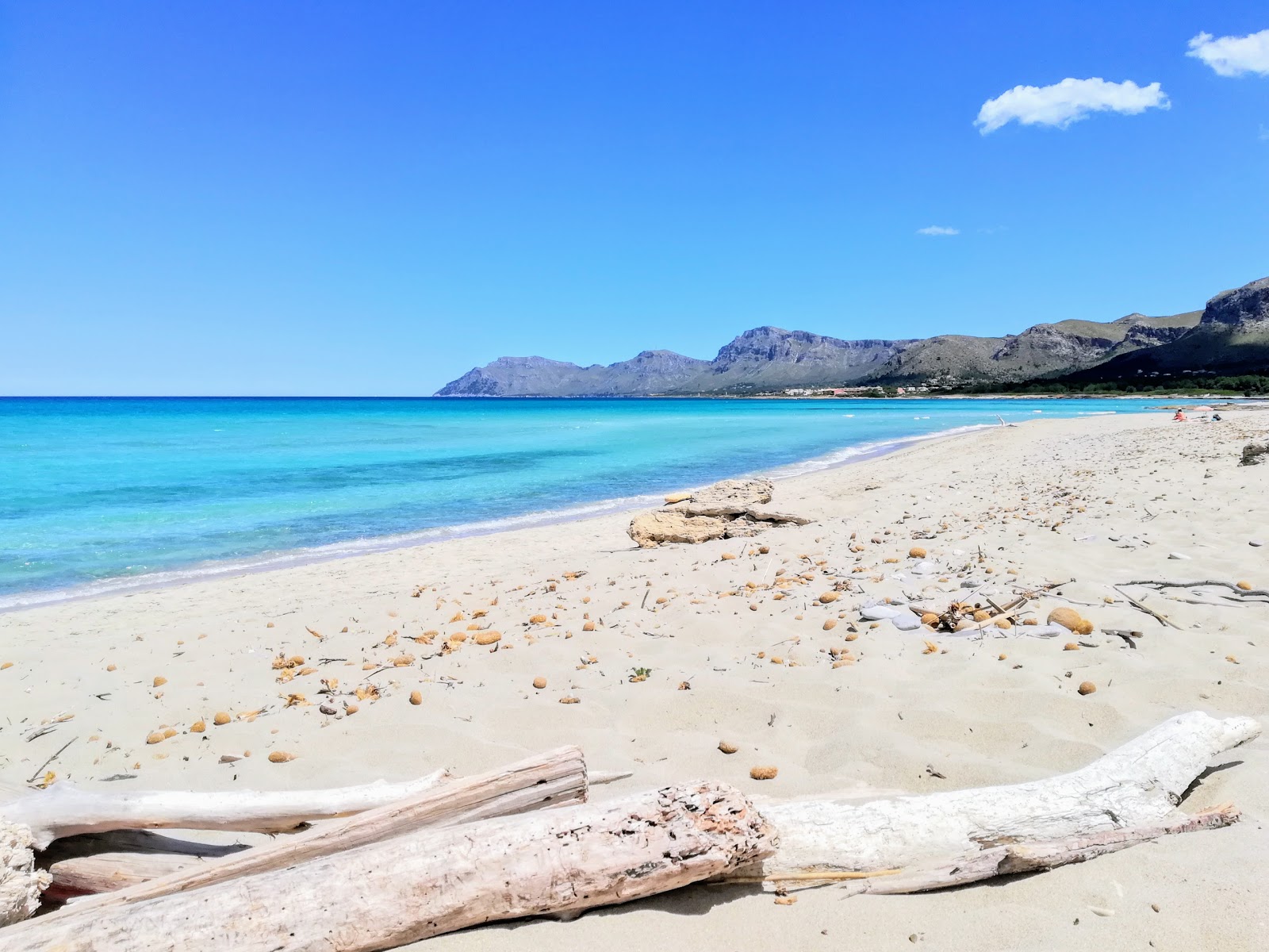 Foto von S'Arenal beach mit feiner beiger sand Oberfläche