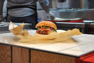 Photo n°73 de ROOMIES ETIENNE MARCEL - Burger Paris à Paris ()