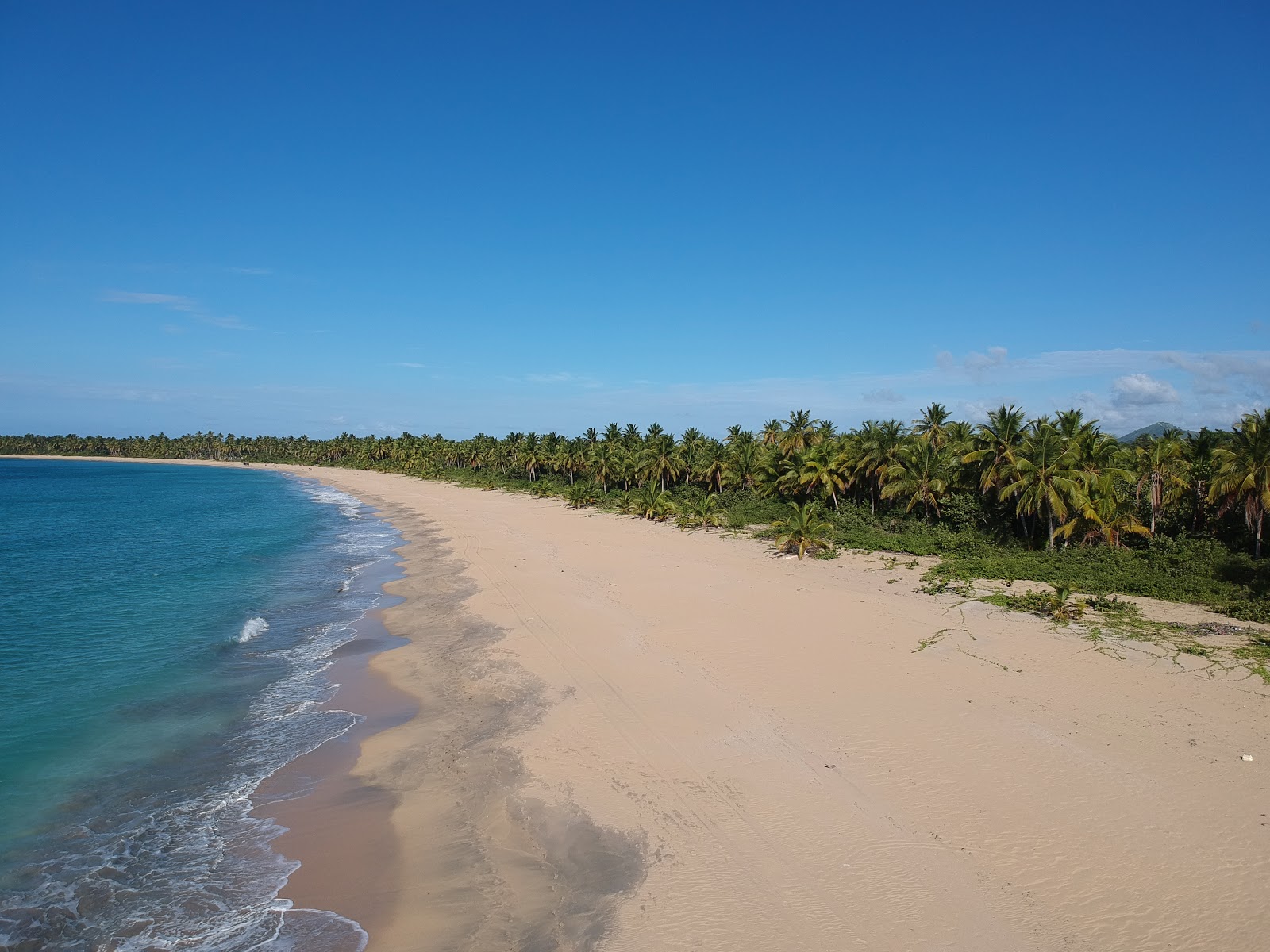 Fotografie cu Playa Costa Esmeralda cu nivelul de curățenie înalt