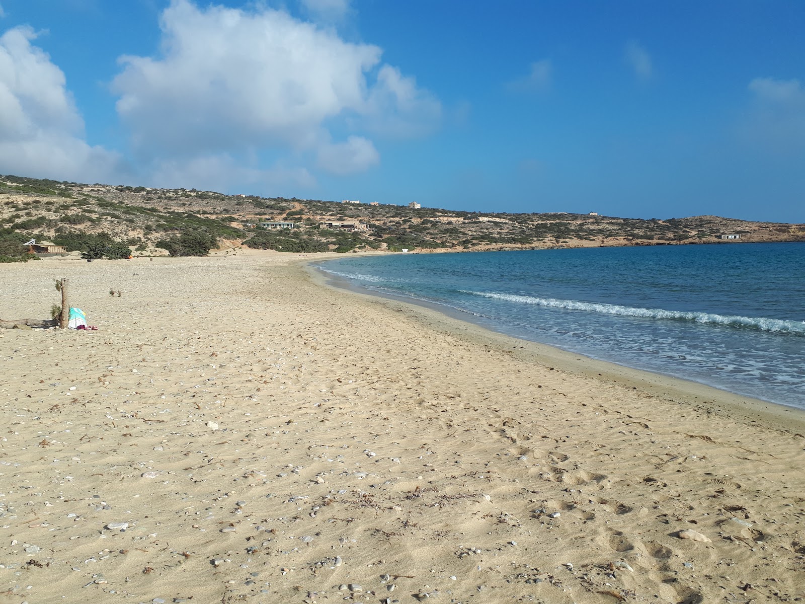 Foto av Sarakiniko Beach beläget i naturområde