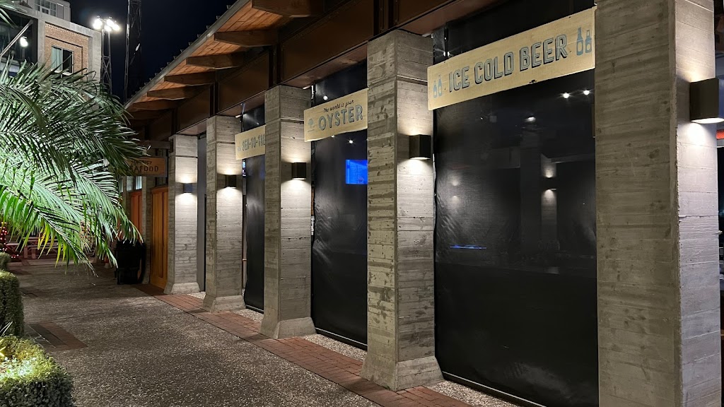 District Seafood 31401