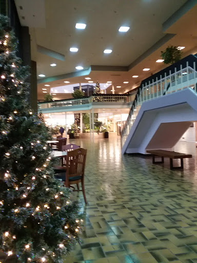 Shopping Mall «Oak Mill Mall», reviews and photos, 7900 N Milwaukee Ave, Niles, IL 60714, USA