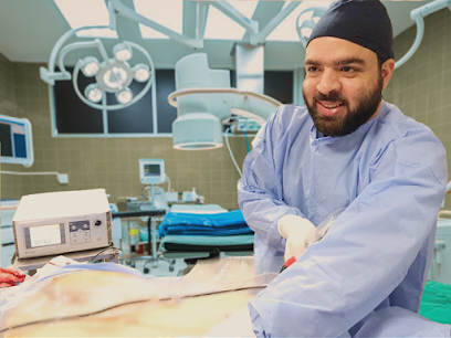 مركز الدكتور محمد الكومي لجراحات السمنه وتنسيق القوام والمناظير والتجميل