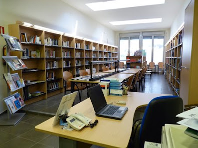 Biblioteca Municipal Hnos. Naval-Cavero C. del Carmen, 6-8, 22210 Peralta de Alcofea, Huesca, España