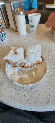 Coffee Shop «Cafe Du Monde», reviews and photos, 1814 North Causeway Approach #1, Mandeville, LA 70448, USA