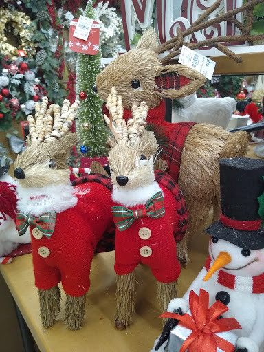 Home Goods Store «Tuesday Morning», reviews and photos, 2648 Tamiami Trail E, Naples, FL 34112, USA